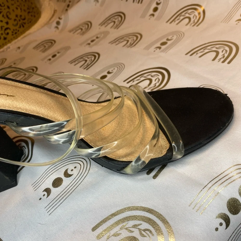 Elegant Black and White Heels with Timeless Design